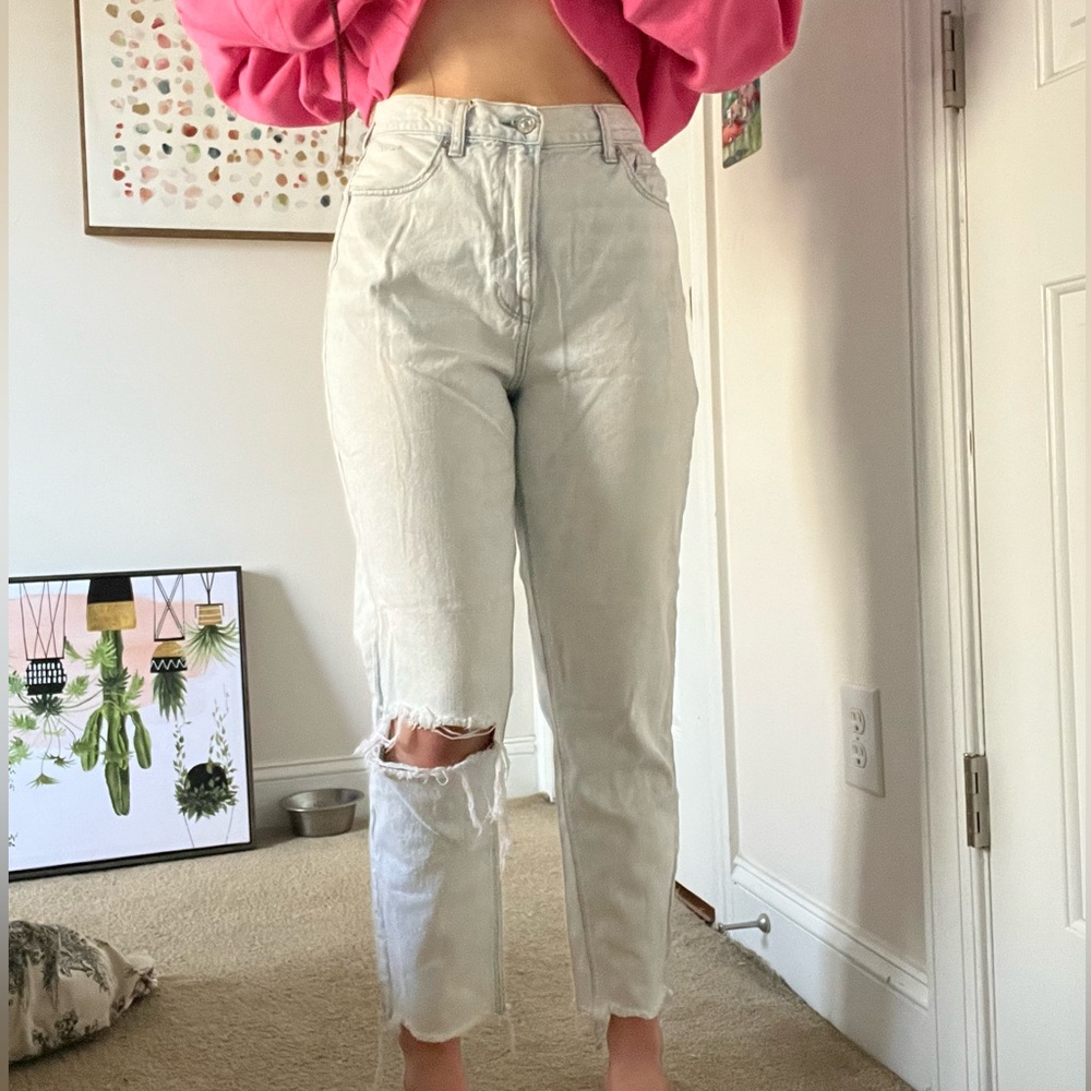 White American Eagle High Rise Mom Jeans Size 10